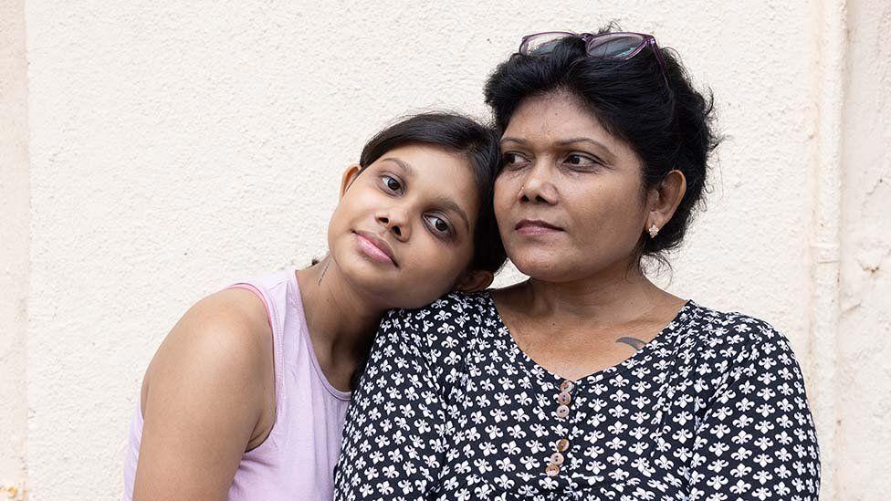 Retrato de Bhoomi Sinha y su hija.