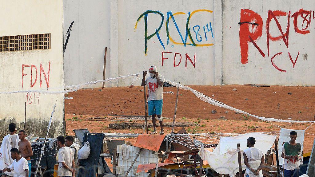 Pichações em muro no presídio de Alcaçuz, no Rio Grande do Norte, durante rebelião em duas unidades prisionais que deixou 26 mortos em 2017