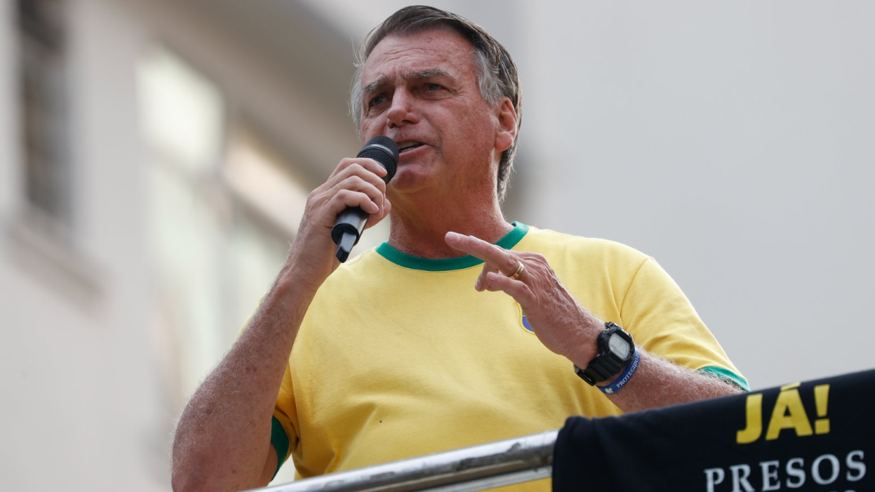 Bolsonaro awarded damages in palace furniture row