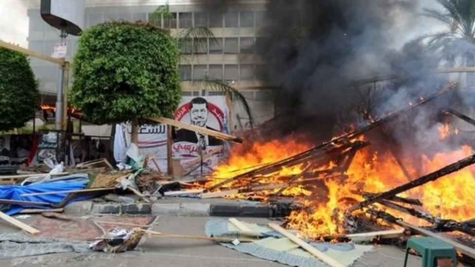 قتل المئات عند فض اعتصام رابعة