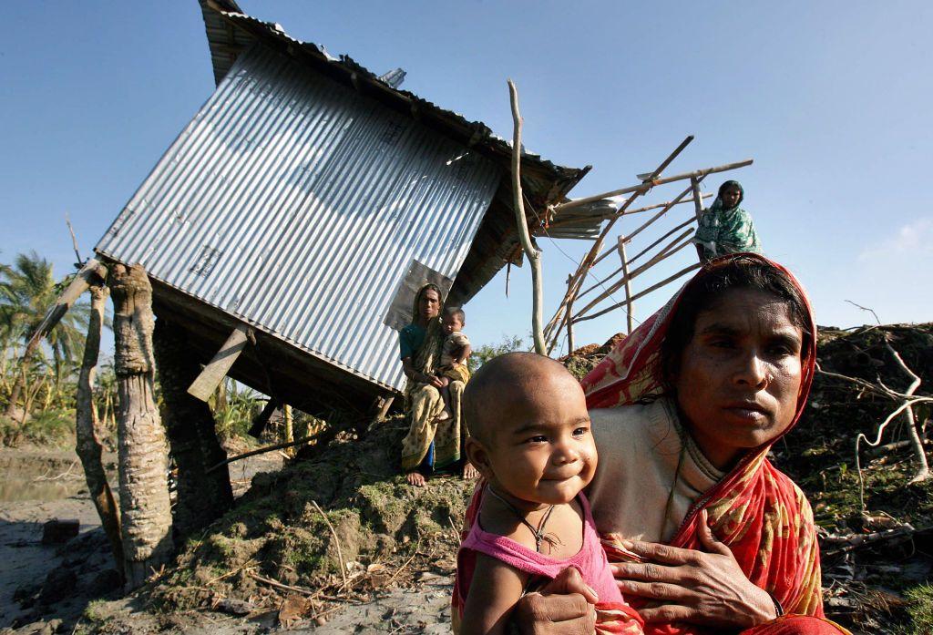 2007’de Sidr Siklonu Bangladeş’te binlerce kişiyi öldürdü, milyonlarca kişinin de evsiz kalmasına yol açtı