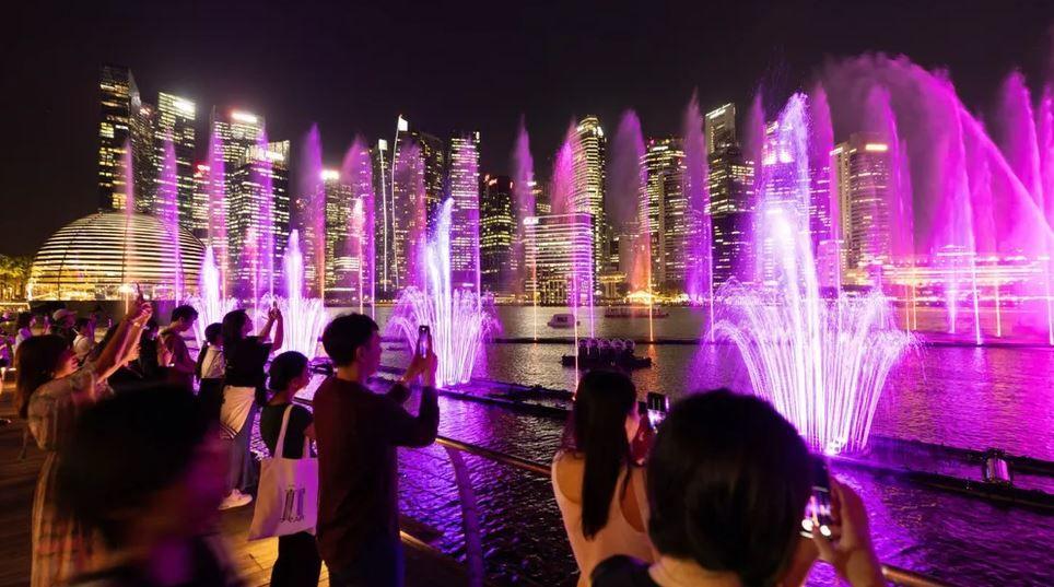 سنگاپور میں ٹیلر سوئفٹ تھیم پر مبنی واٹر اور خلیج پر لائٹ شو