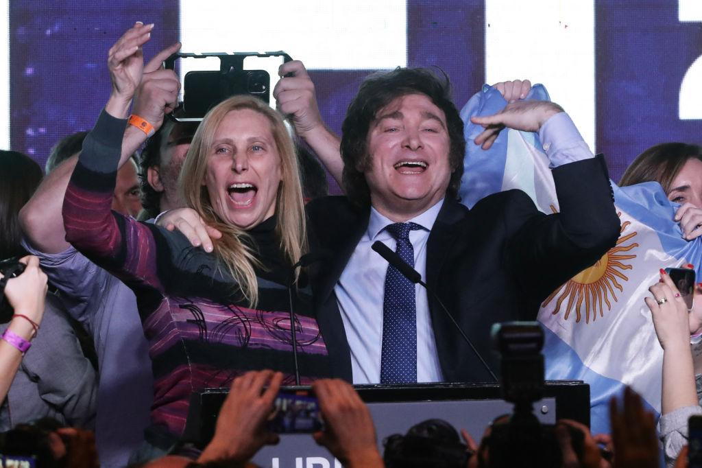Javier Milei celebra su triunfo en las primarias argentinas.