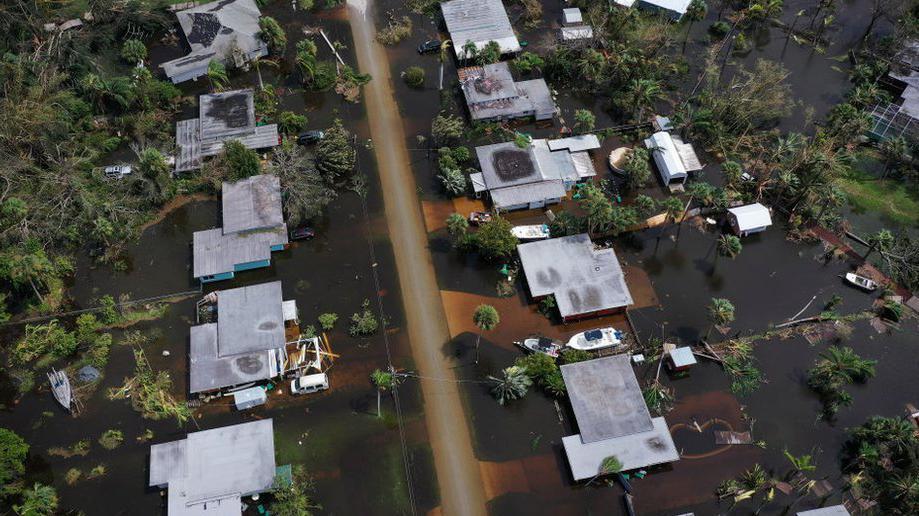 Havadan çekilen bu fotoğrafta, Ian Kasırgası Port Charlotte'tan geçtikten sonra sular altında kalan evler görülüyor. 