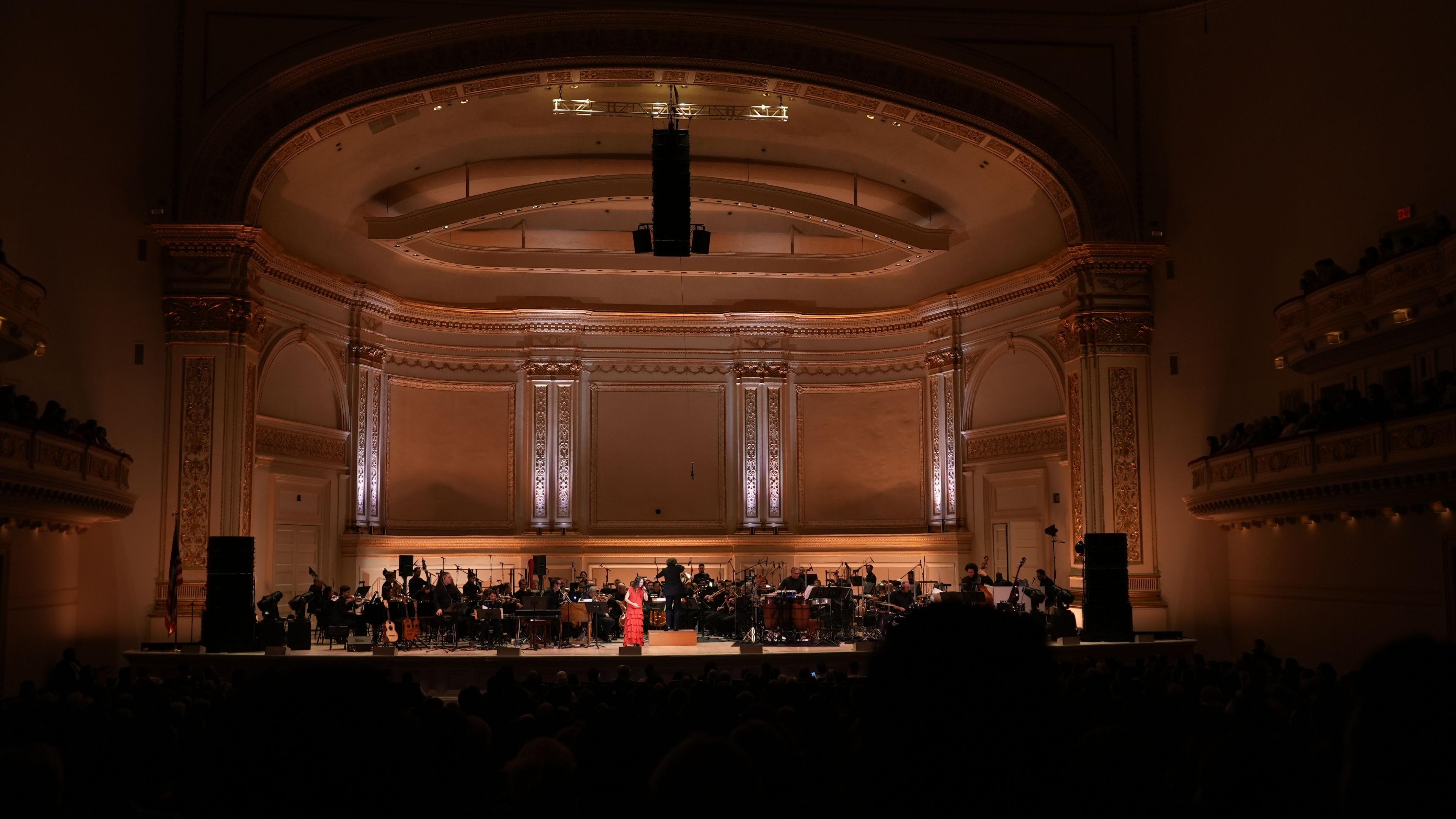 natalia lafourcade canta en el Carnegie Hall