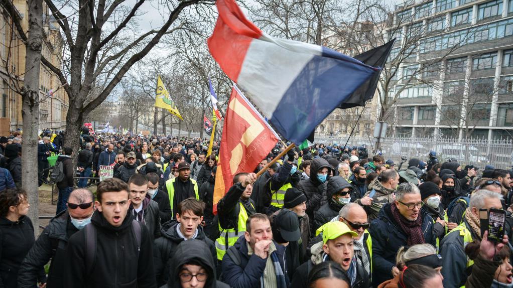 Paris ve diğer kentlerde protesto gösterileri bekleniyor.