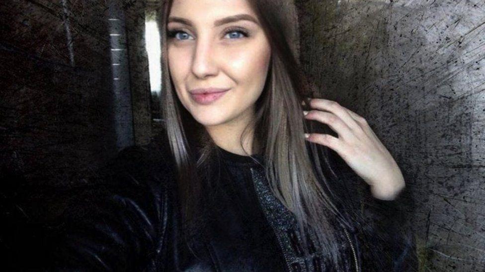 Vera Pekhteleva 100'den fazla yerinden bıçaklandı, ardından elektrik kablosuyla boğularak öldürüldü. Katili 10 ay sonra serbest bırakıldı