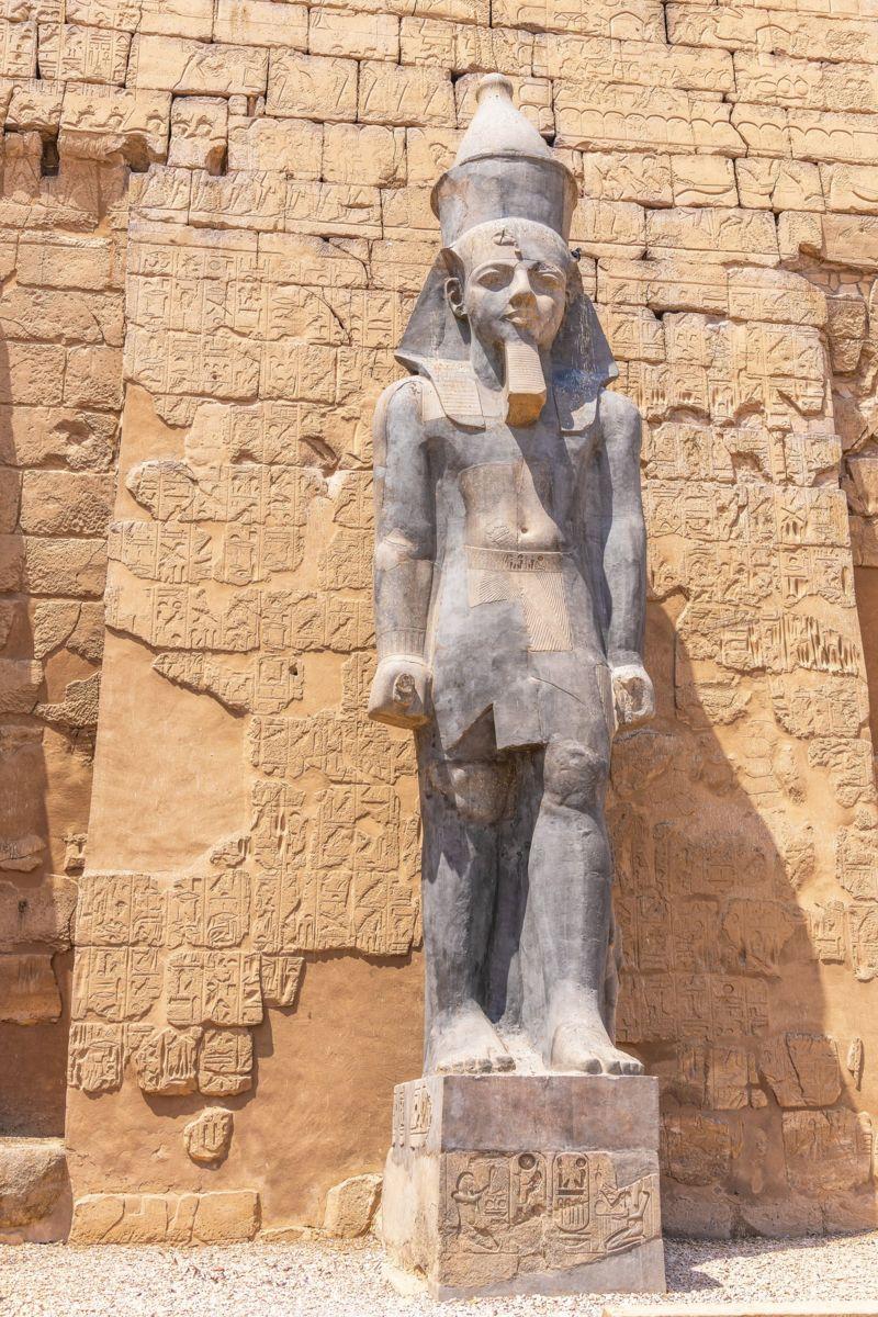 Estátua egípcia
