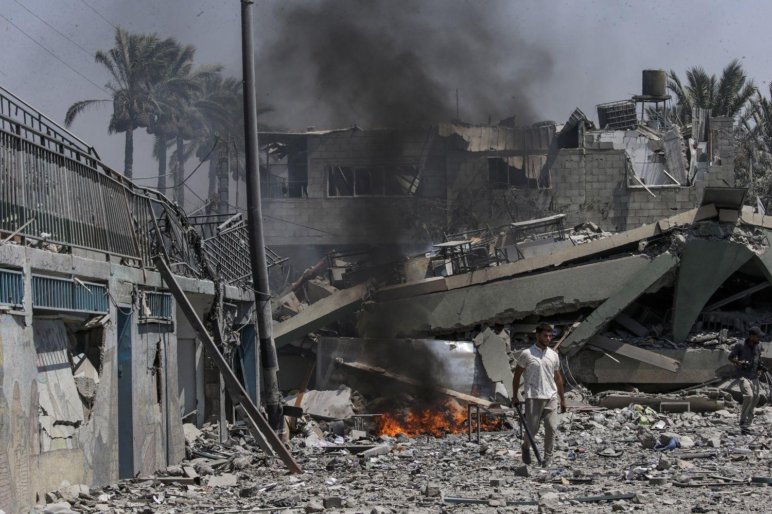 مقتل العشرات وإصابة المئات إثر قصف إسرائيلي على دير البلح في غزة