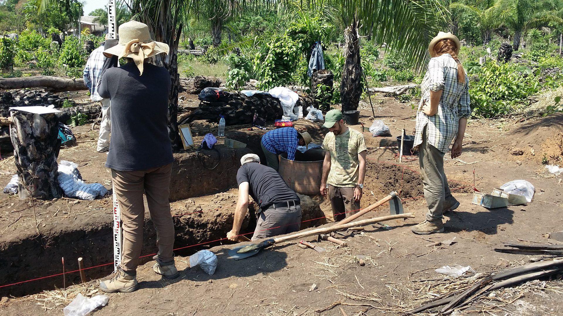 Arqueólogos en el Amazonas.