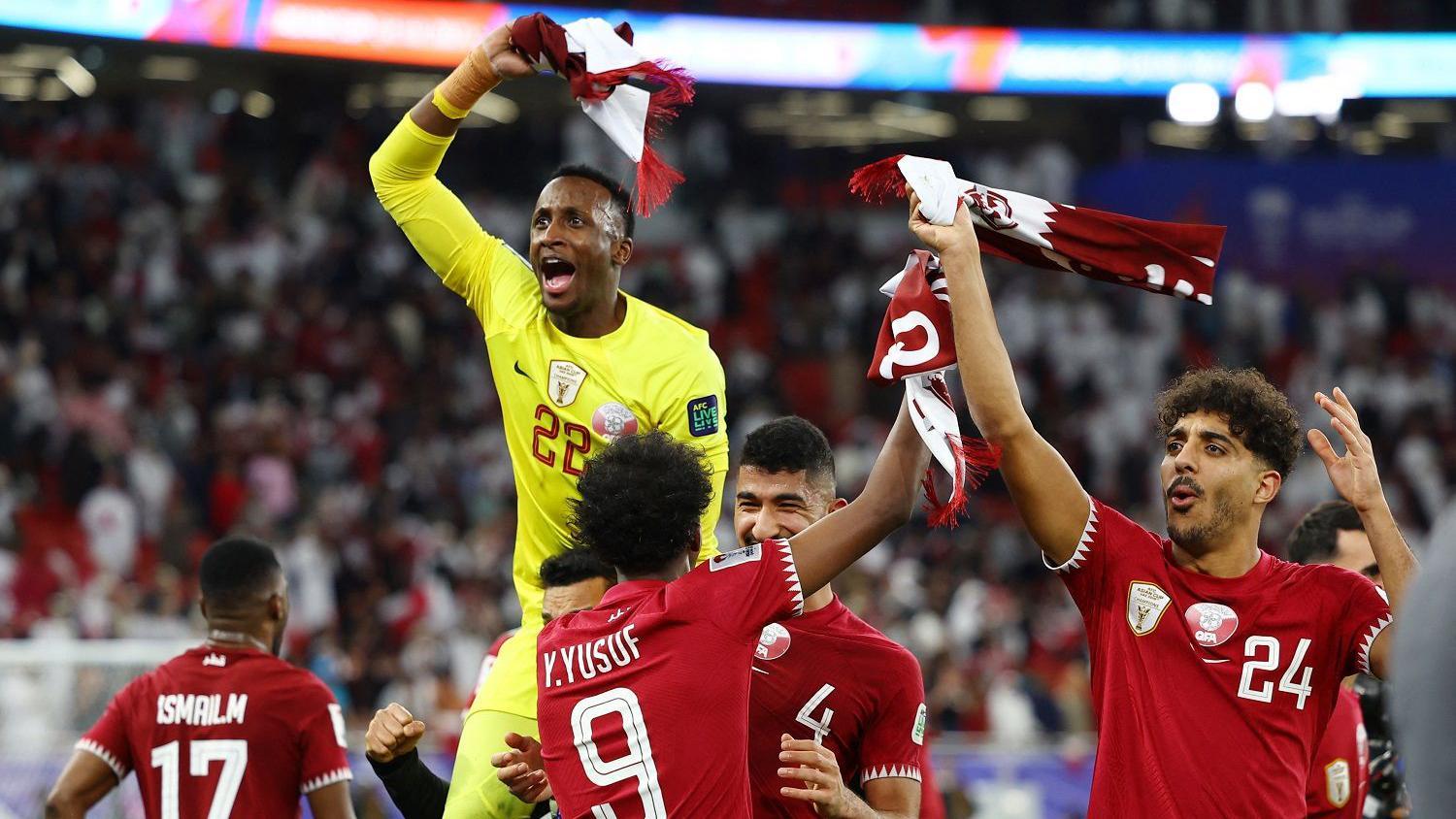 فرحة لاعبي قطر بالتأهل إلى نهائي كأس آسيا