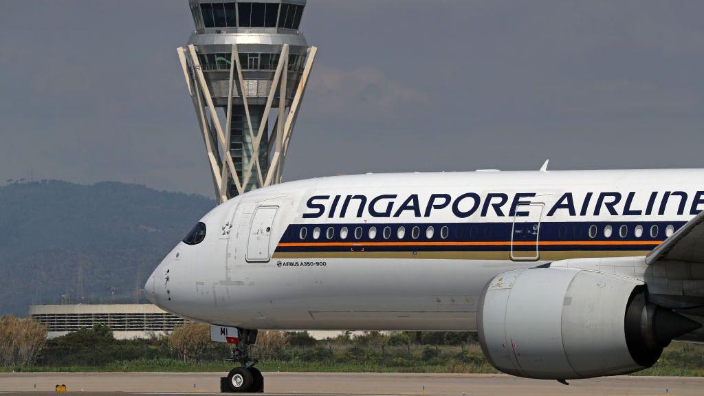 Airbus A350 de Singapore Airlines en la pista.