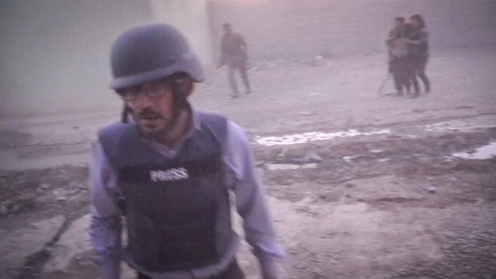 Konvoi yang diikuti Feras ke Mosul beberapa kali dihantam bom mobil.