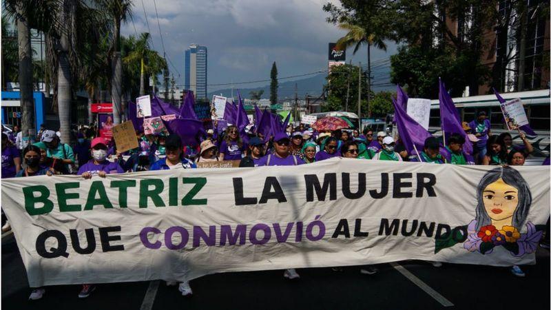 Beatriz foi símbolo nos protestos pelo Dia da Mulher em El Salvador