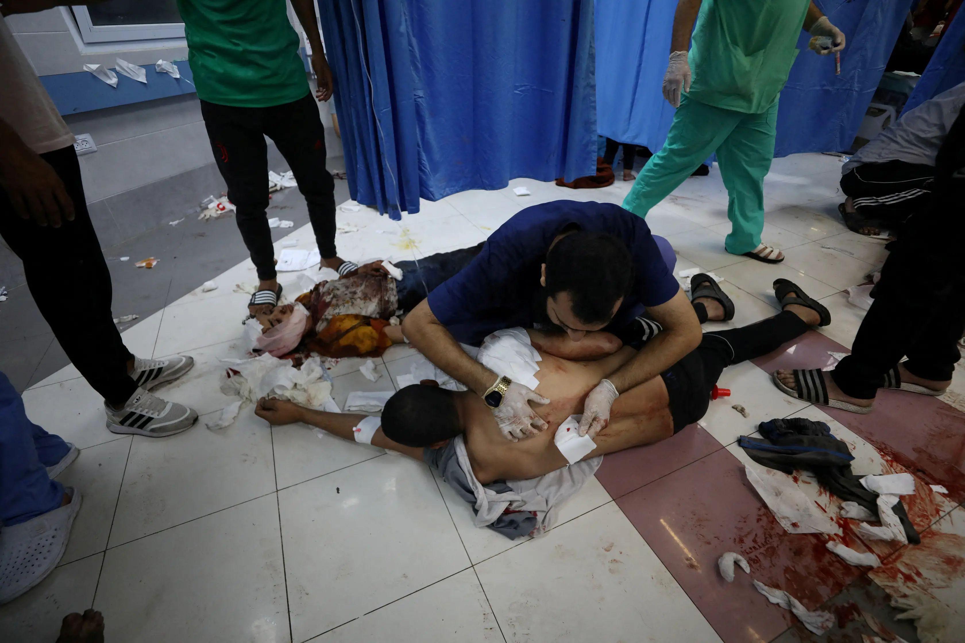 Los heridos recibieron asistencia en el hospital Shifa, cercano al hospital al Ahli.