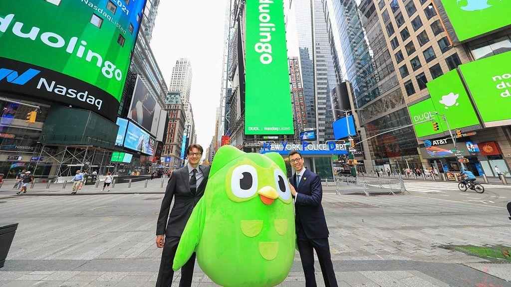 Luis von Ahn (derecha) y Severin Hacker (izquierda) lanzaron Duolingo en 2012. 
