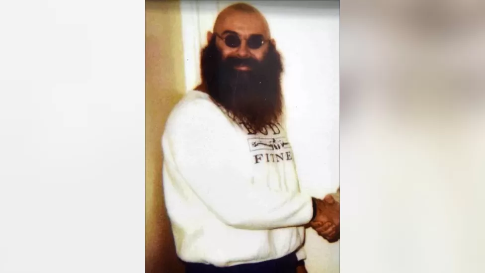 انہیں آخری بار 1987 میں جیل سے رہا کیا گیا تھا، لیکن کچھ ہی دیر بعد وہ ایک زیورات کی دکان کو لوٹنے کی وجہ سے واپس آ گئے تھے۔