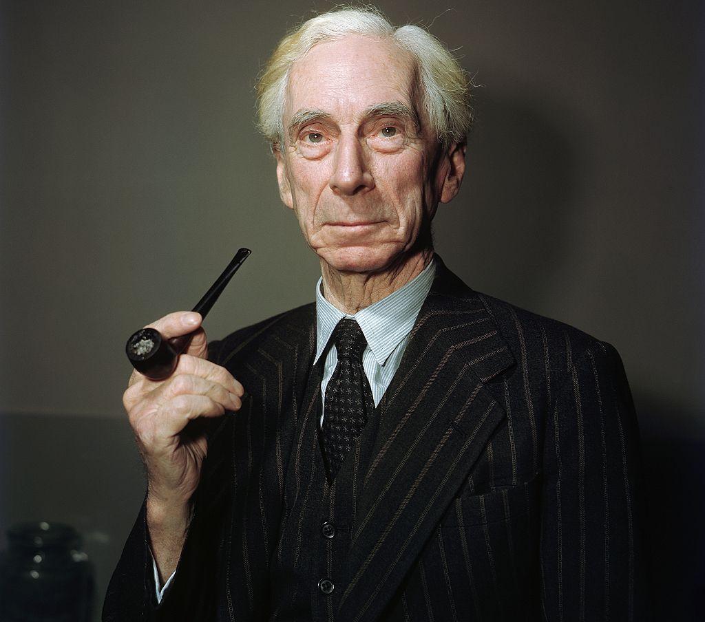 Bertrand Russell con pipa