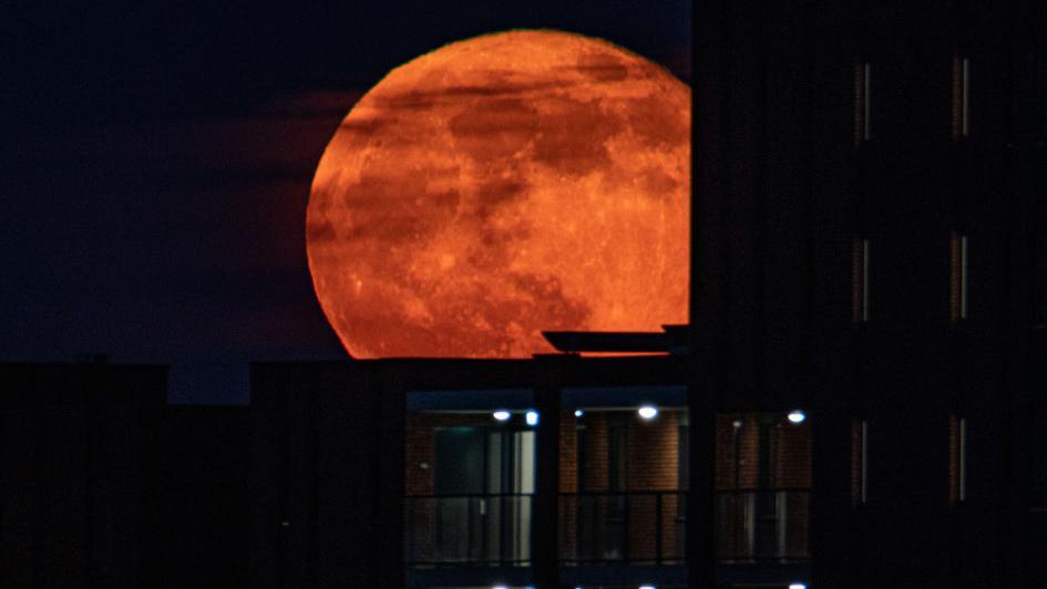 posisi bulan menjauhi bumi, durasi hari bertambah