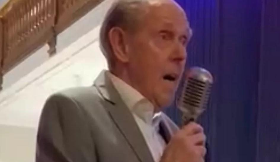 مايك في احتفالاته الثمانين