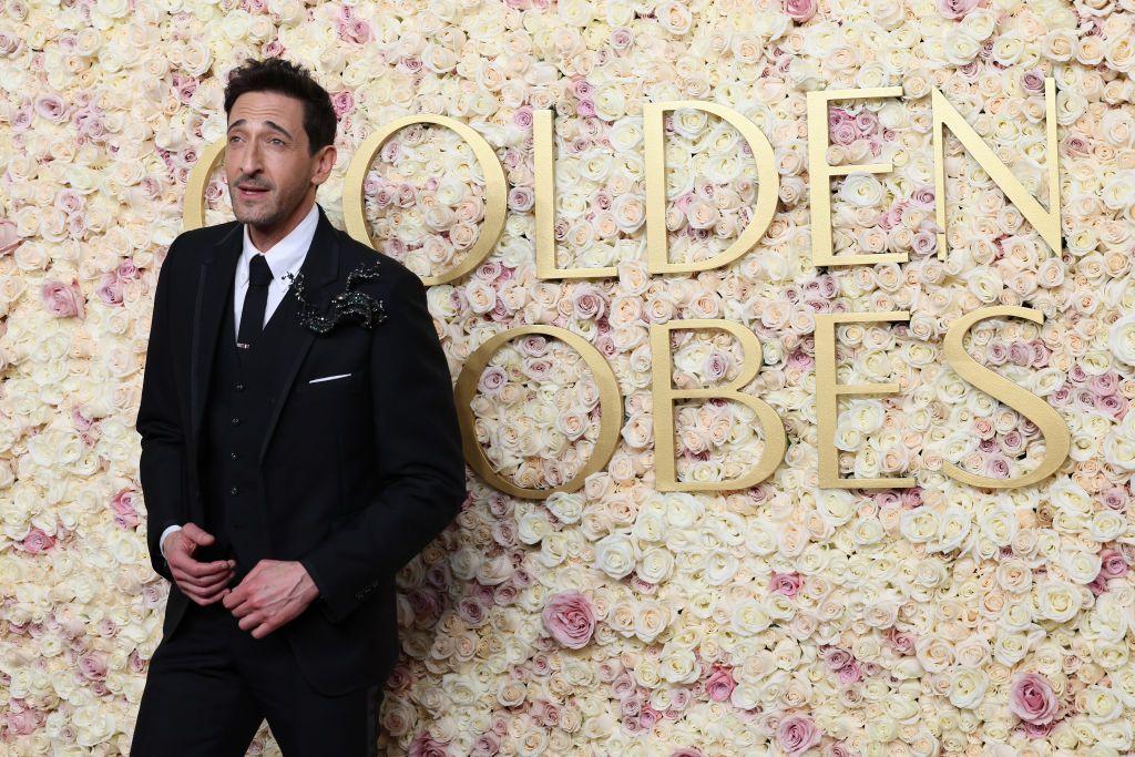 Adrien Brody en la alfombra roja de los Globos de Oro 2025, en el hotel Beverly Hilton de Los Ángeles, California, Estados Unidos, el 5 de enero de 2025.