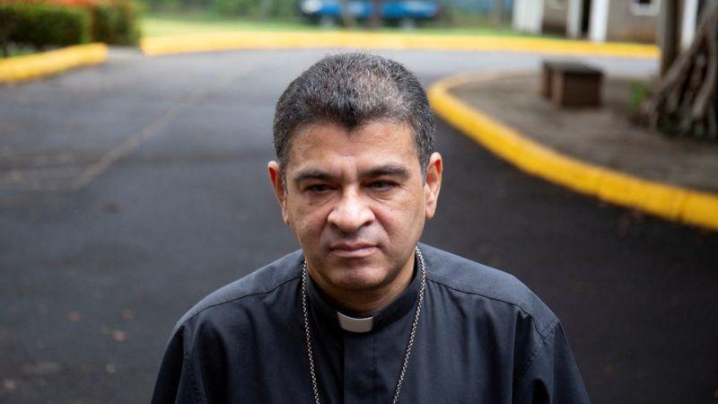 O bispo Rolando Álvarez