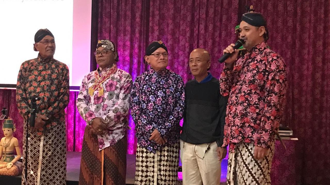 Pengamat budaya, Subiyantoro, menghadiri acara sarasehan di Noumea bersama komunitas warga keturunan Indonesia.
