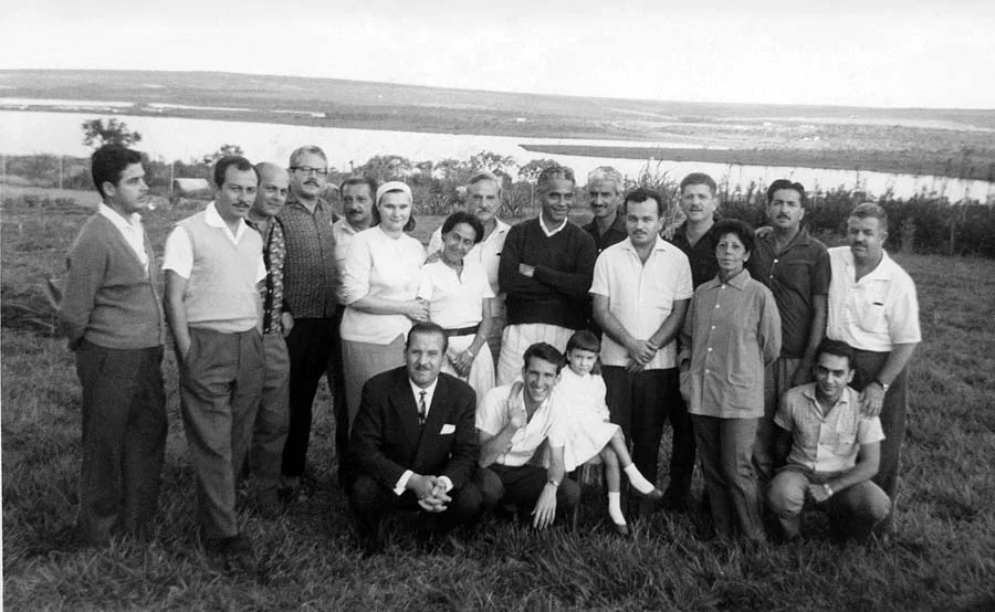 Grupo de exilados na Embaixada da Iugoslávia, em 1964