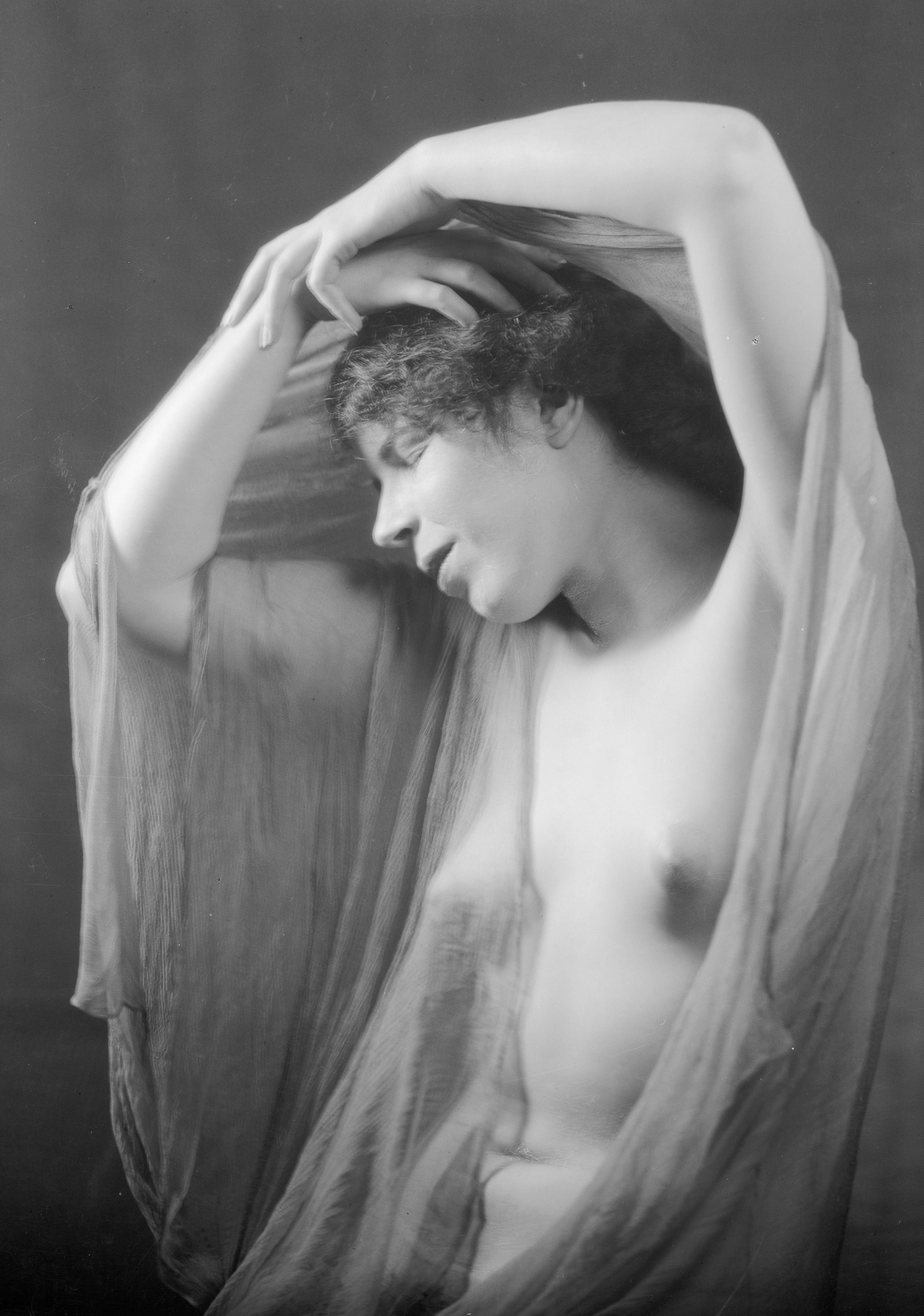 Mildred Gillards desnuda