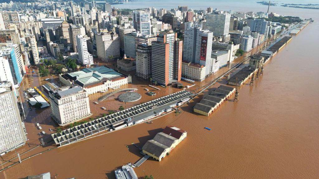 Vista aérea da cidade de Porto Alegre quando foi atingida pelas enchentes neste ano