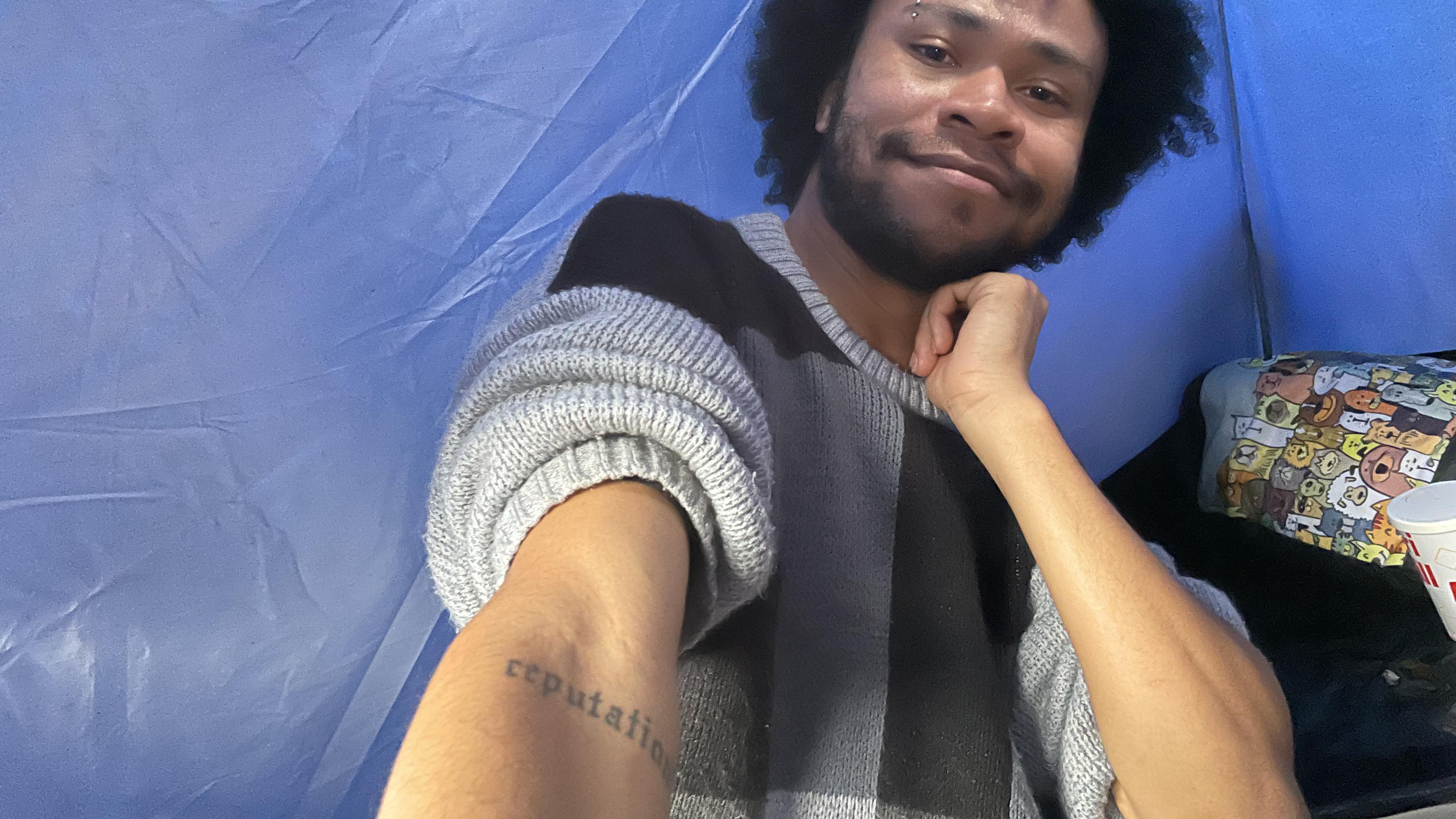 Felipe Araujo mostra sua tatuagem em homenagem à Taylor Swift