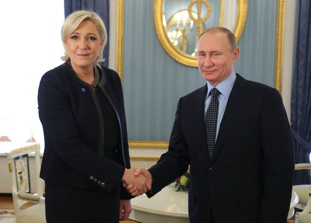 Marine Le Pen y Vladimir Putin.