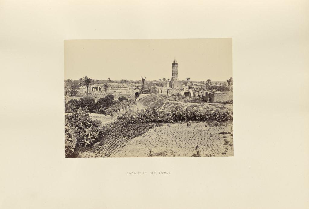 صورة للبلدة القديمة في غزة، التقطها فرانسيس فريث عام 1858