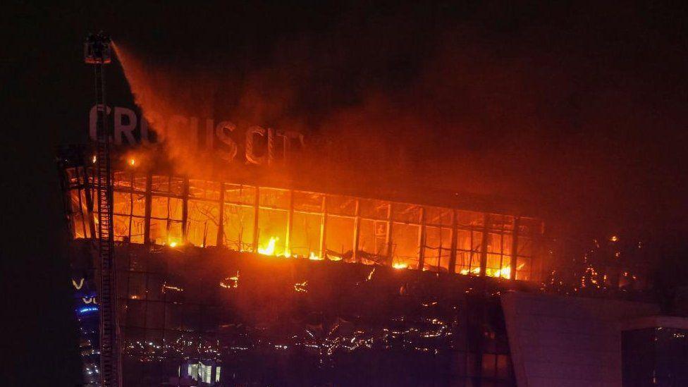 incendio en el Crocus City Hall de Moscú 