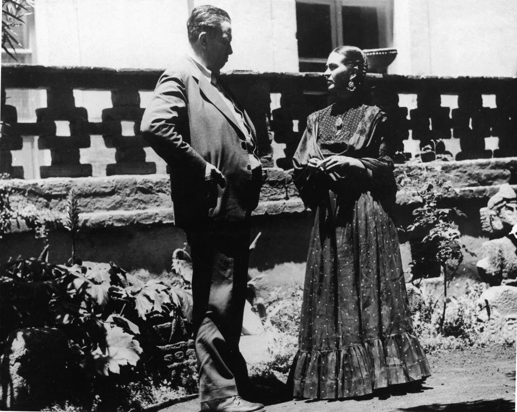 Diego Rivera y Frida Kahlo en su casa