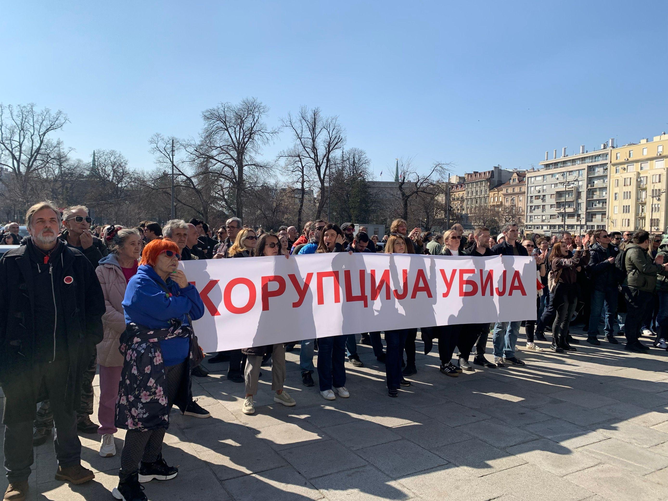 Protest ispred Skupštine 