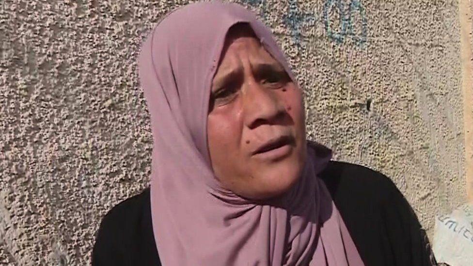 امرأة فلسطينية كانت تقف في طابور انتظار الغاز