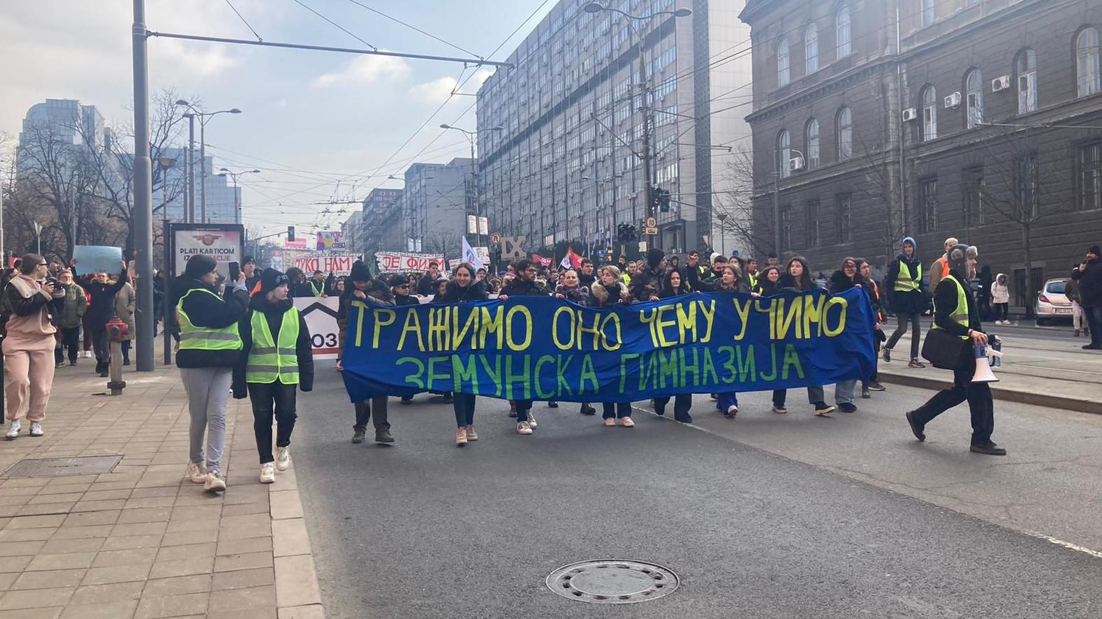 Studenti i srednjoškolci na protestu podrške prosvetnim radnicima