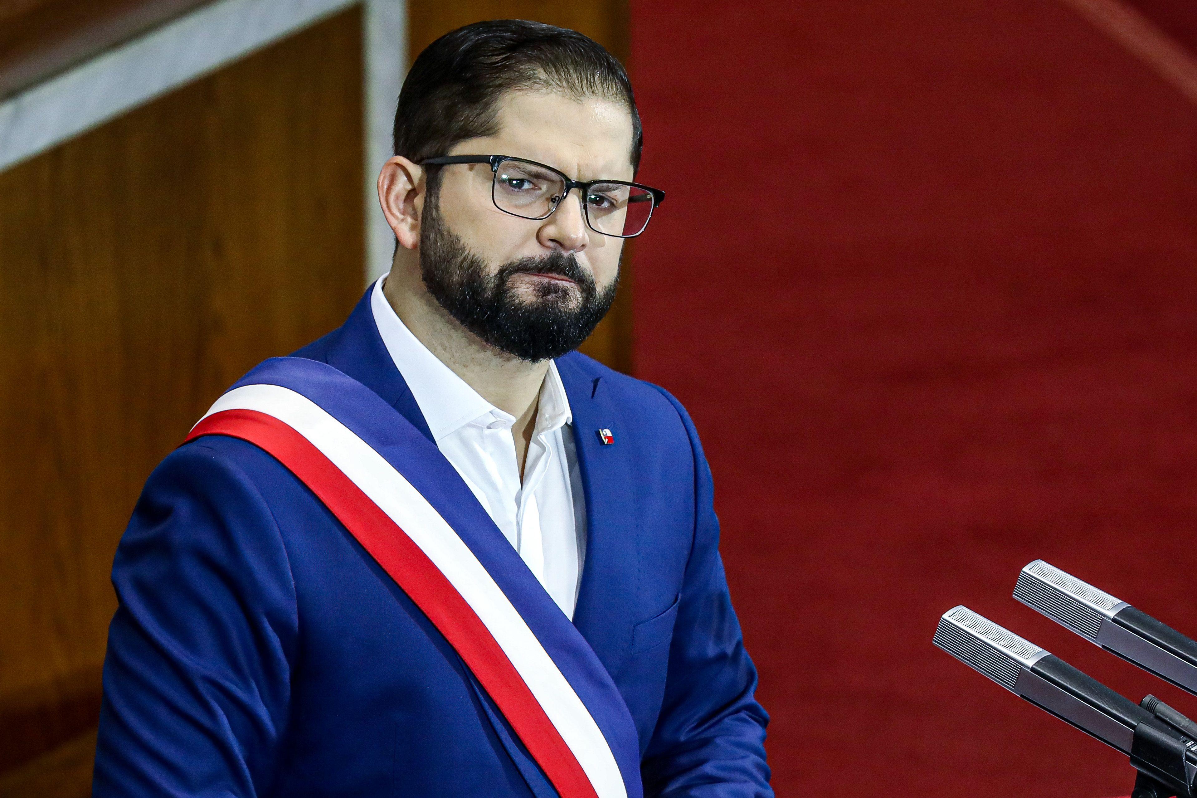 Gabriel Boric con la banda presidencial de Chile