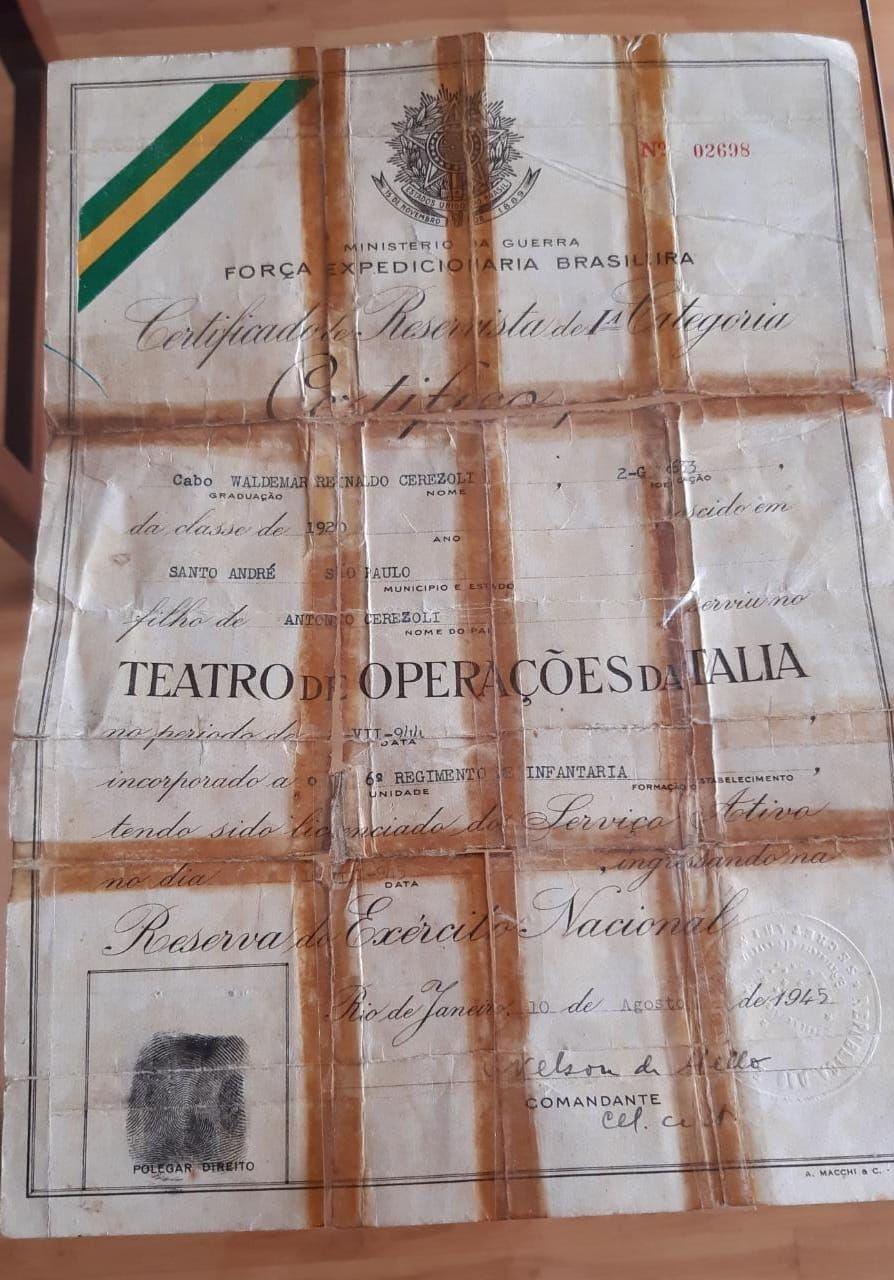 Certificado de Reservista de Waldemar, expedido pelo Ministério da Guerra do Brasil. 10 de agosto de 1945