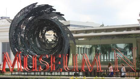 Gambar bangunan depan Museum Nasional