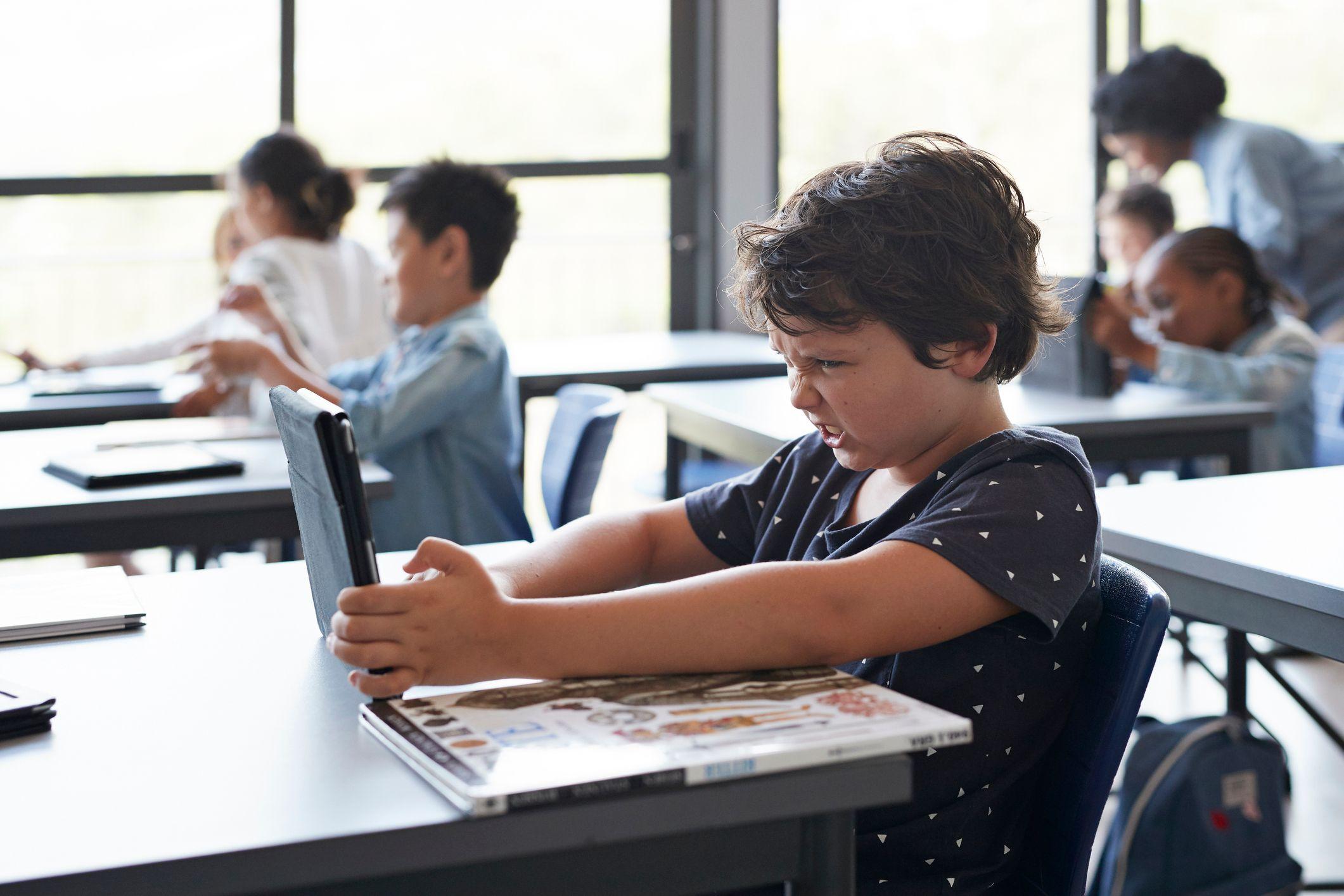 NIño con tablet. 