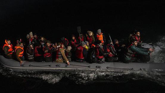پاکستان سمیت کئی ممالک سے نوجوان ایجنٹس کو لاکھوں روپے دے کر غیرقانونی طریقے سے یورپ جانے کے لیے جن خطرناک راستوں کا انتخاب کرتے ہیں۔