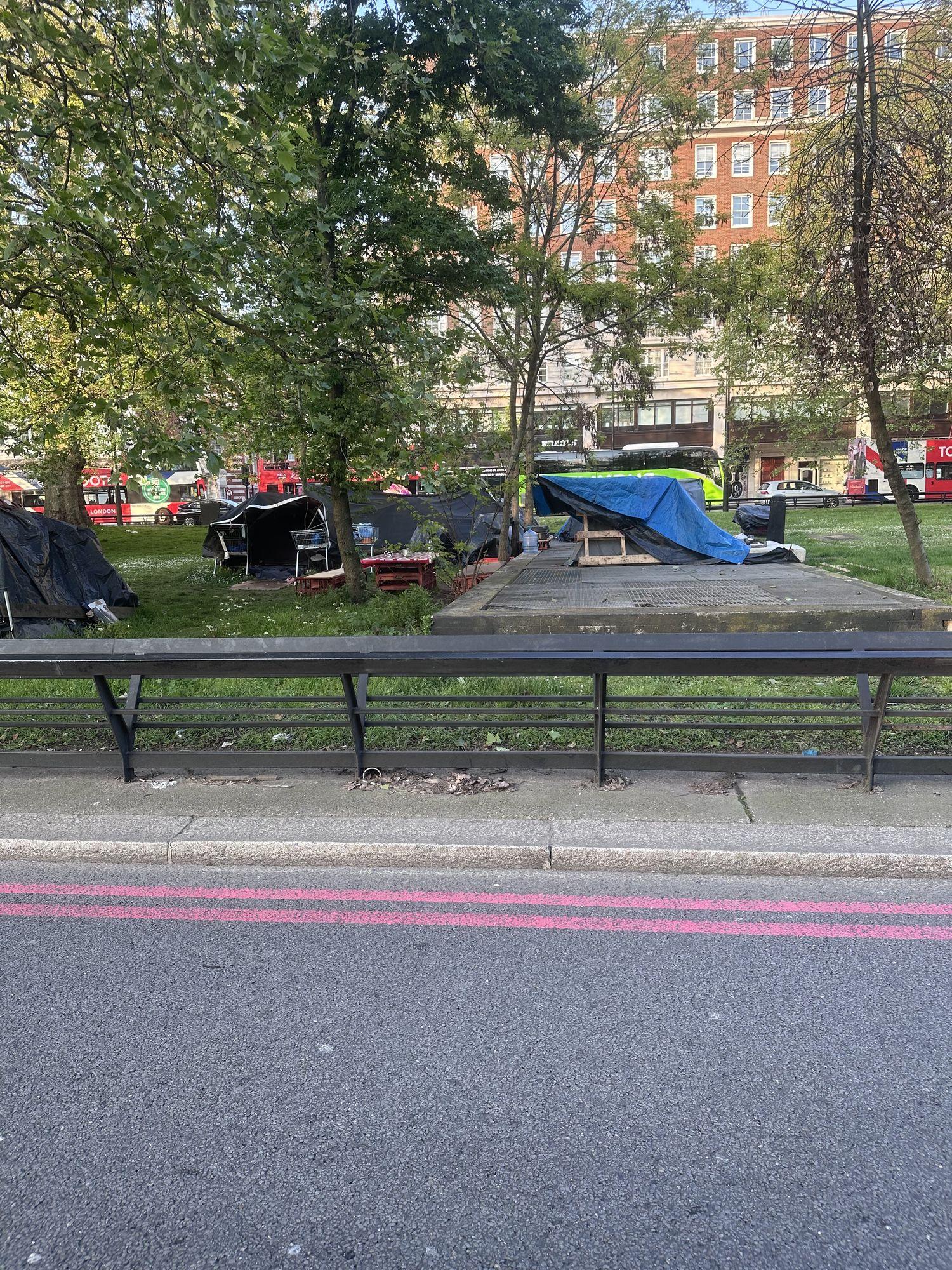 Um acampamento de sem teto em Park Lane, em Londres