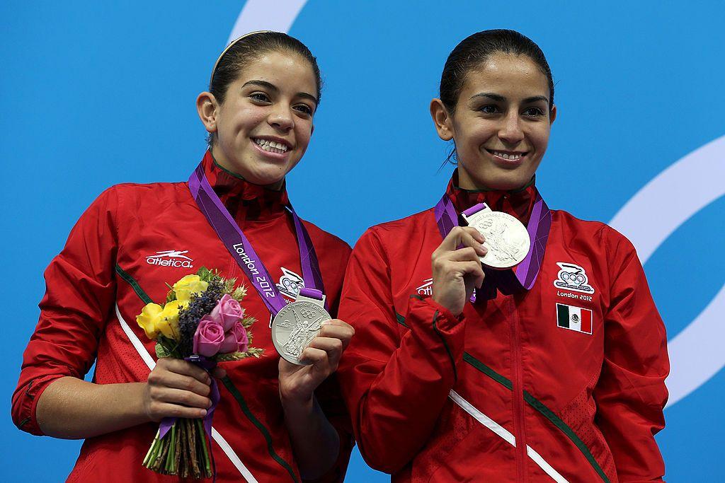 Alejandra Orozco y Paola Espinosa con sus medallas