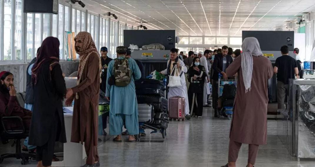 صورة من المطار (أرشيف)