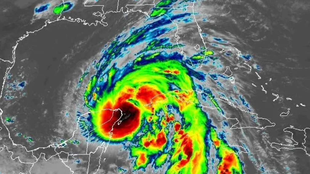 Imagen satelital del huracán Helene a su paso frente a las costas de México y Cuba.