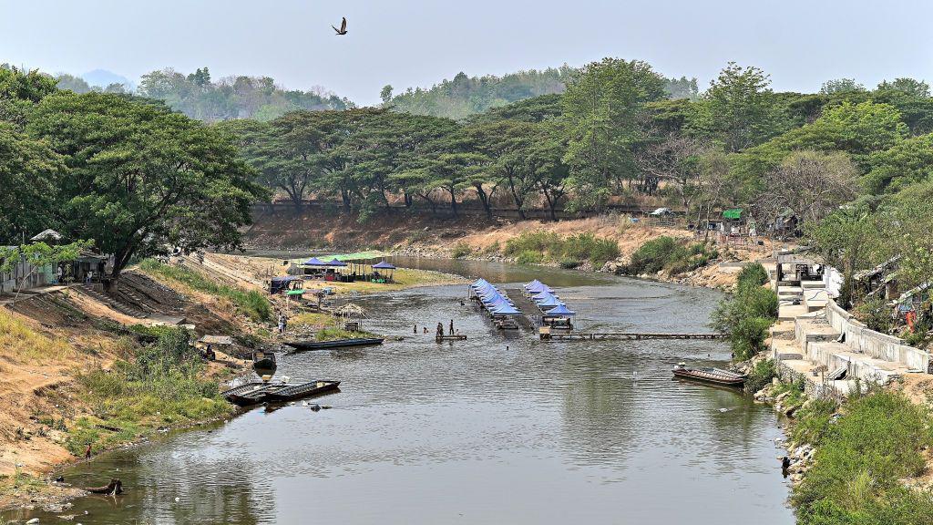 緬甸東南部的克倫邦（Kayin State），與泰國邊境城市湄索（Mae Sot）僅一河之隔