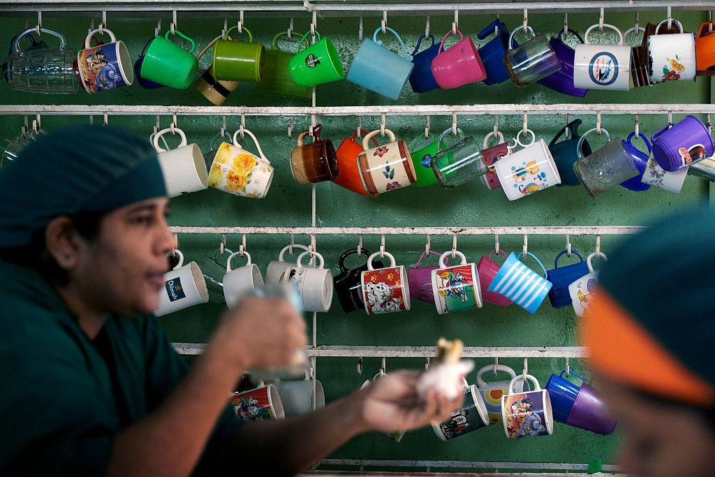 كاسات شاي في متجر في كولومبو سريلانكا
