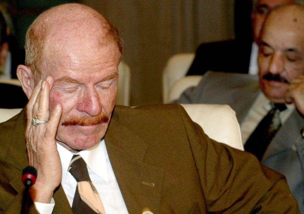 الرجل الثاني في العراق عزت إبراهيم (يسار) ونائب الرئيس طه ياسين رمضان (يمين)